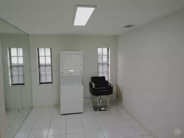 5-bedroom home for sale in Miami - 10812 SW 33rd St - MondialRealty