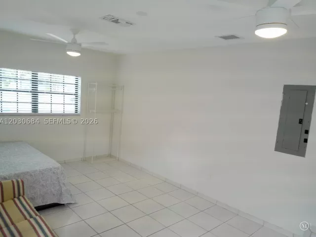 5-bedroom home for sale in Miami - 10812 SW 33rd St - MondialRealty