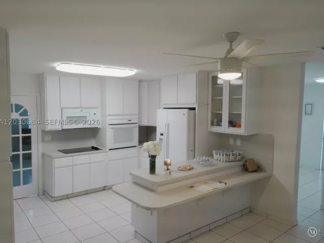 5-bedroom home for sale in Miami - 10812 SW 33rd St - MondialRealty