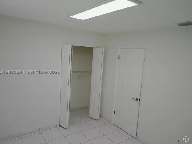 5-bedroom home for sale in Miami - 10812 SW 33rd St - MondialRealty