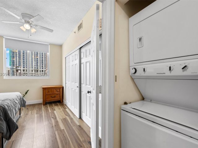 2-bedroom condo for rent in Miami - 275 NE 18th St 710 - MondialRealty