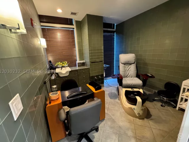 3-bedroom condo for sale in Bal Harbour - 10225 Collins Ave 503 - MondialRealty