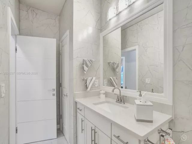 3-bedroom home for sale in Hollywood - 4414 Ficus St - MondialRealty