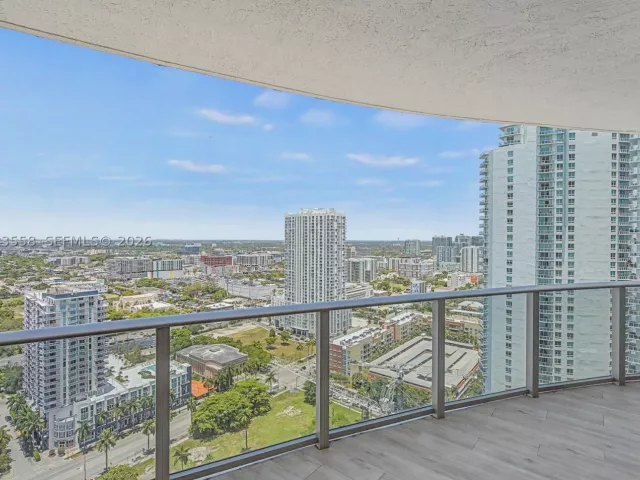 2-bedroom condo for sale in Miami - 488 NE 18th St 3101 - MondialRealty