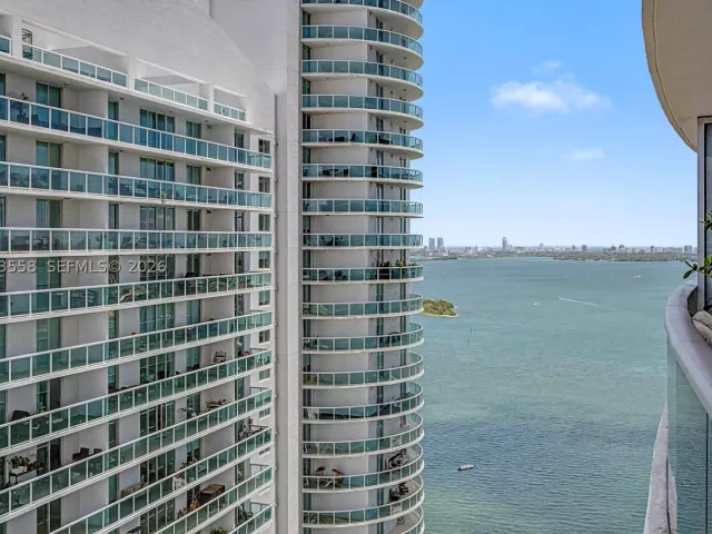 2-bedroom condo for sale in Miami - 488 NE 18th St 3101 - MondialRealty