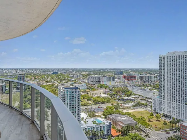 2-bedroom condo for sale in Miami - 488 NE 18th St 3101 - MondialRealty