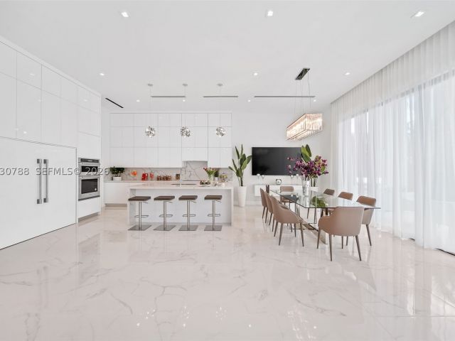 5-bedroom home for rent in Sunny Isles Beach - 278 190th St - MondialRealty