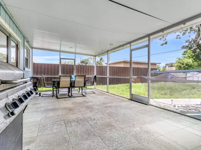 3-bedroom home for rent in Hollywood - 2200 N 47th Avenue - MondialRealty