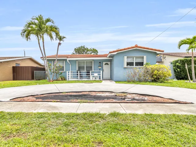 3-bedroom home for rent in Hollywood - 2200 N 47th Avenue - MondialRealty