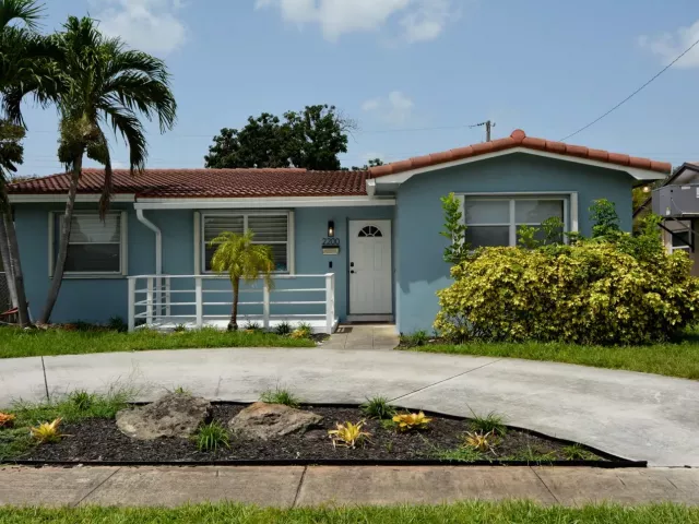 3-bedroom home for rent in Hollywood - 2200 N 47th Avenue - MondialRealty