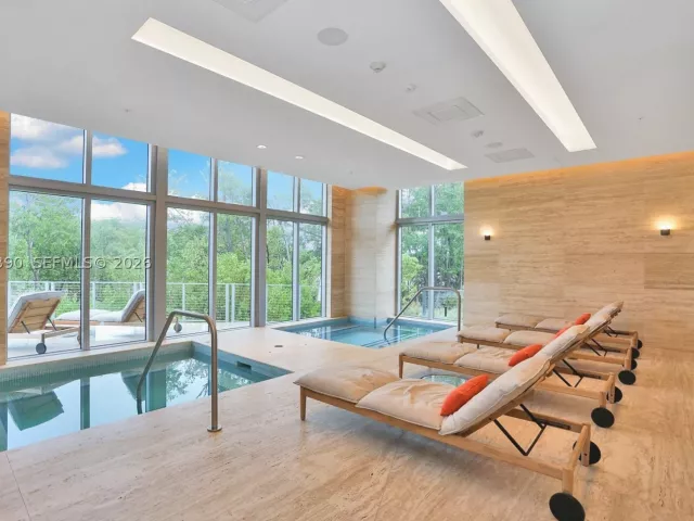 1-bedroom condo for rent in North Miami Beach - 16385 Biscayne Blvd 3120 - MondialRealty