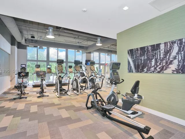 1-bedroom condo for rent in North Miami Beach - 16385 Biscayne Blvd 3120 - MondialRealty