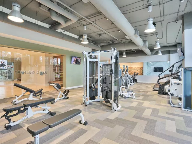 1-bedroom condo for rent in North Miami Beach - 16385 Biscayne Blvd 3120 - MondialRealty