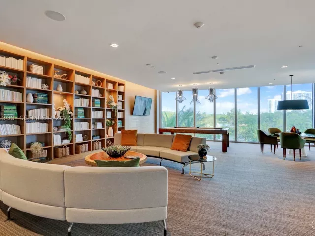 1-bedroom condo for rent in North Miami Beach - 16385 Biscayne Blvd 3120 - MondialRealty