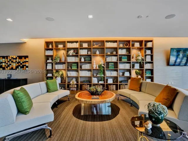 1-bedroom condo for rent in North Miami Beach - 16385 Biscayne Blvd 3120 - MondialRealty