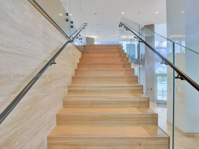 1-bedroom condo for rent in North Miami Beach - 16385 Biscayne Blvd 3120 - MondialRealty