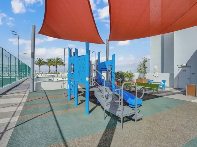 1-bedroom condo for rent in North Miami Beach - 16385 Biscayne Blvd 3120 - MondialRealty
