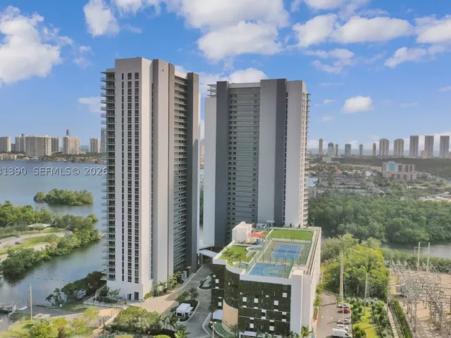 1-bedroom condo for rent in North Miami Beach - 16385 Biscayne Blvd 3120 - MondialRealty