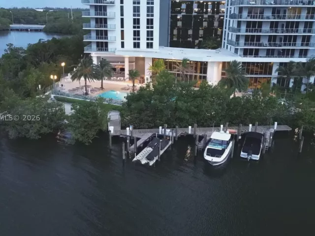 1-bedroom condo for rent in North Miami Beach - 16385 Biscayne Blvd 3120 - MondialRealty