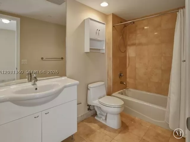 3-bedroom condo for rent in Hallandale Beach - 1800 S Ocean Dr 3101 - MondialRealty