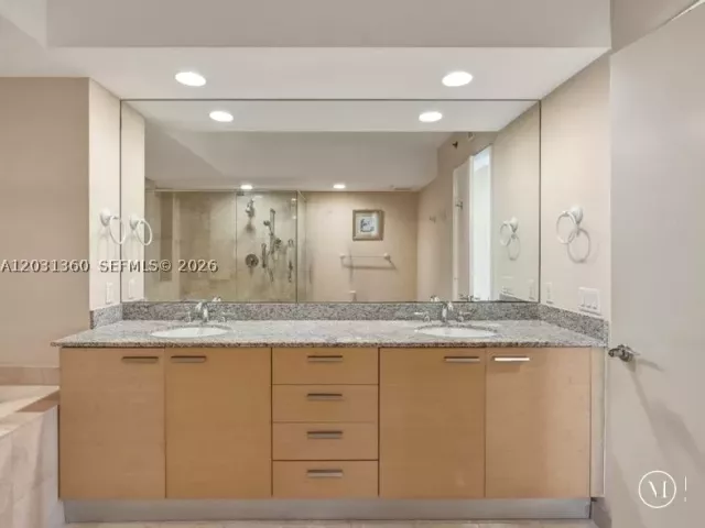 3-bedroom condo for rent in Hallandale Beach - 1800 S Ocean Dr 3101 - MondialRealty