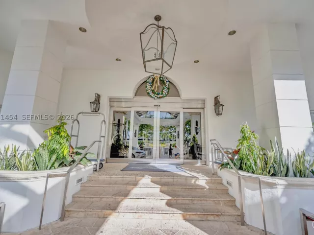 4-bedroom condo for sale in Aventura - 2000 Island Blvd 806 - MondialRealty