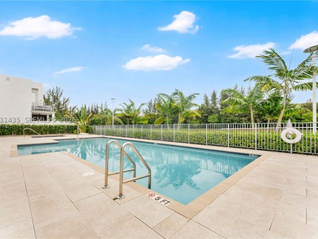 5-bedroom home for sale in Doral - 6750 NW 103rd Ave - MondialRealty