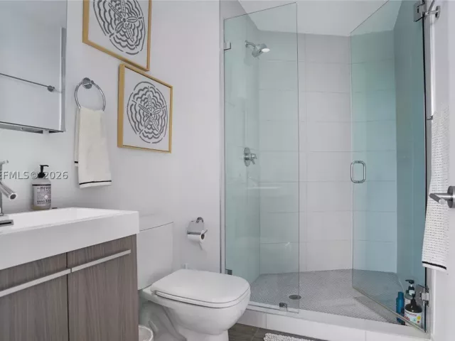 3-bedroom condo for rent in Miami - 2900 NE 7th Ave 4102 - MondialRealty