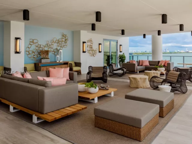 3-bedroom condo for rent in Miami - 2900 NE 7th Ave 4102 - MondialRealty