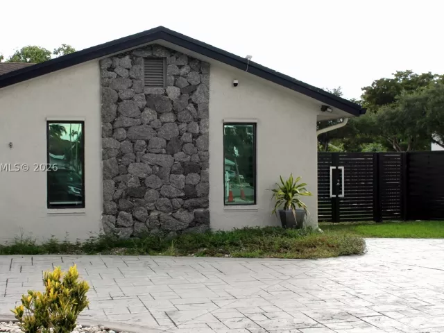4-bedroom home for sale in Miami - 14680 SW 107th Ter - MondialRealty