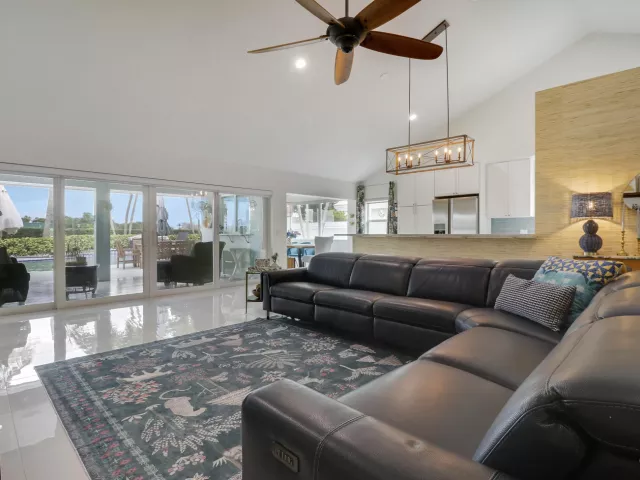 3-bedroom home for sale in West Palm Beach - 1560 Wilderness Road - MondialRealty