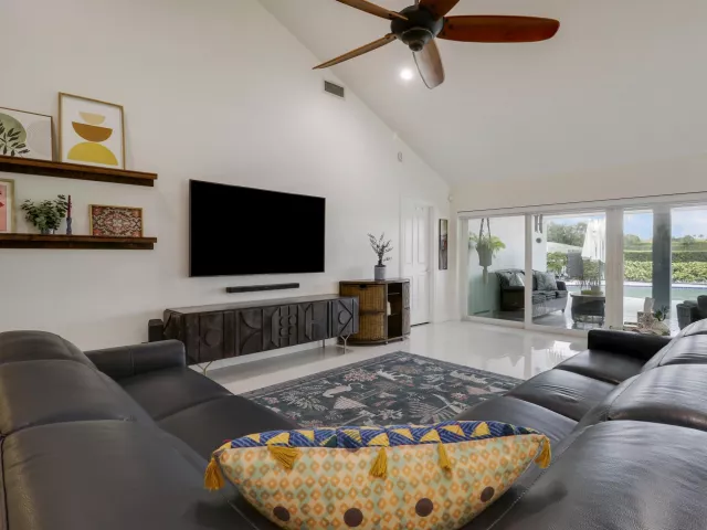 3-bedroom home for sale in West Palm Beach - 1560 Wilderness Road - MondialRealty