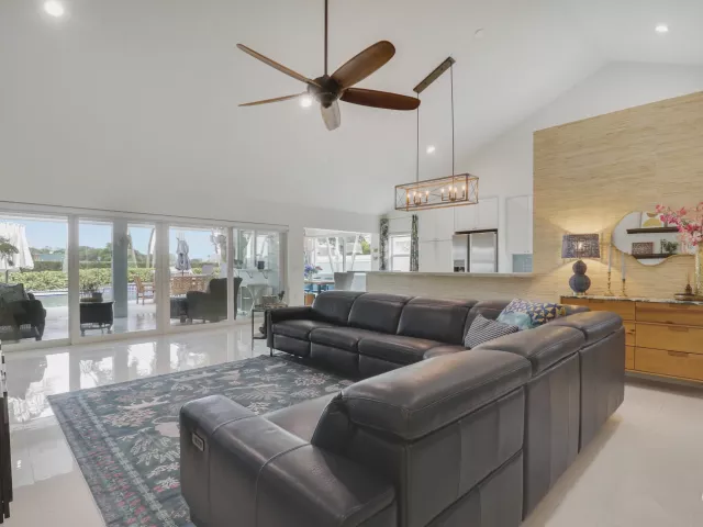 3-bedroom home for sale in West Palm Beach - 1560 Wilderness Road - MondialRealty