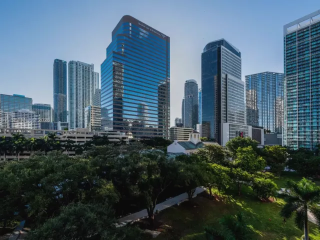 2-bedroom condo for rent in Miami - 495 Brickell Ave 705 - MondialRealty