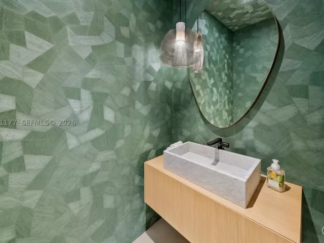 2-bedroom condo for sale in Miami - 808 Brickell Key Dr 408 - MondialRealty
