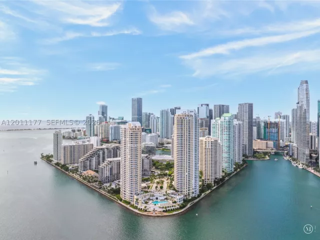 2-bedroom condo for sale in Miami - 808 Brickell Key Dr 408 - MondialRealty