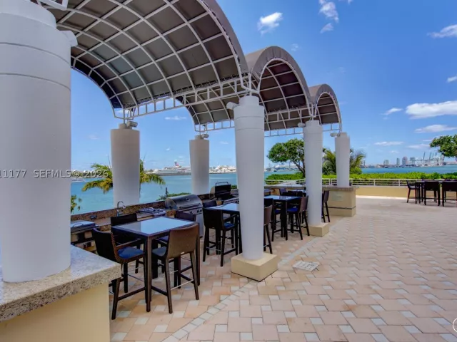 2-bedroom condo for sale in Miami - 808 Brickell Key Dr 408 - MondialRealty
