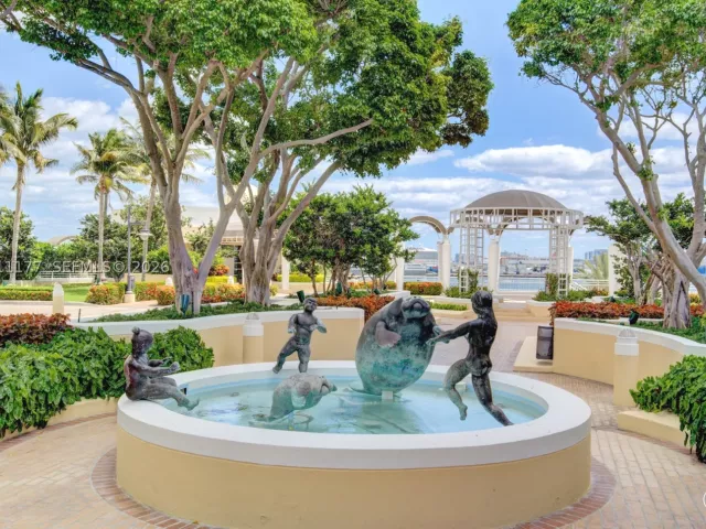 2-bedroom condo for sale in Miami - 808 Brickell Key Dr 408 - MondialRealty
