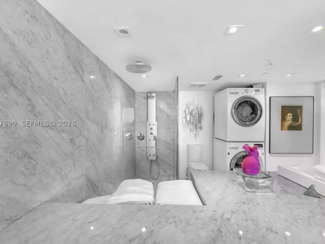 2-bedroom condo for sale in Miami Beach - 400 S Pointe Dr 2310 - MondialRealty