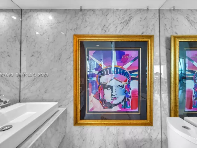 2-bedroom condo for sale in Miami Beach - 400 S Pointe Dr 2310 - MondialRealty