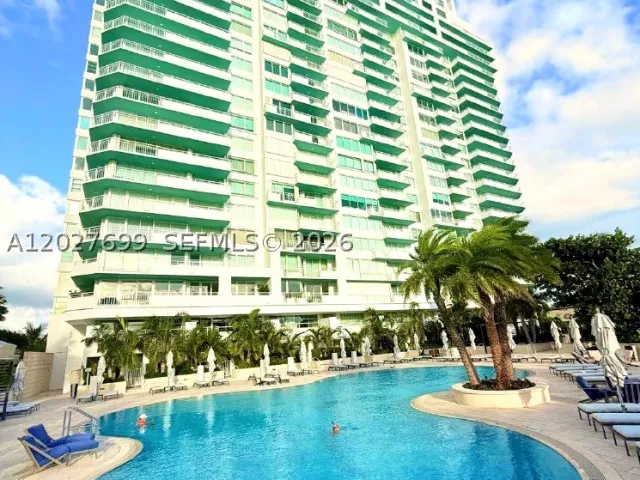 2-bedroom condo for sale in Miami Beach - 400 S Pointe Dr 2310 - MondialRealty