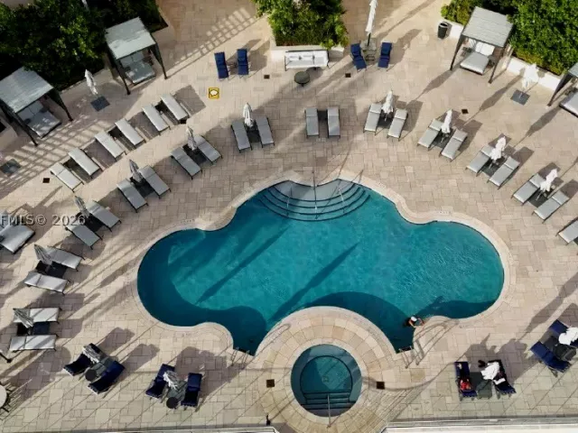 2-bedroom condo for sale in Miami Beach - 400 S Pointe Dr 2310 - MondialRealty