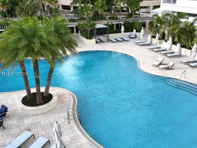 2-bedroom condo for sale in Miami Beach - 400 S Pointe Dr 2310 - MondialRealty