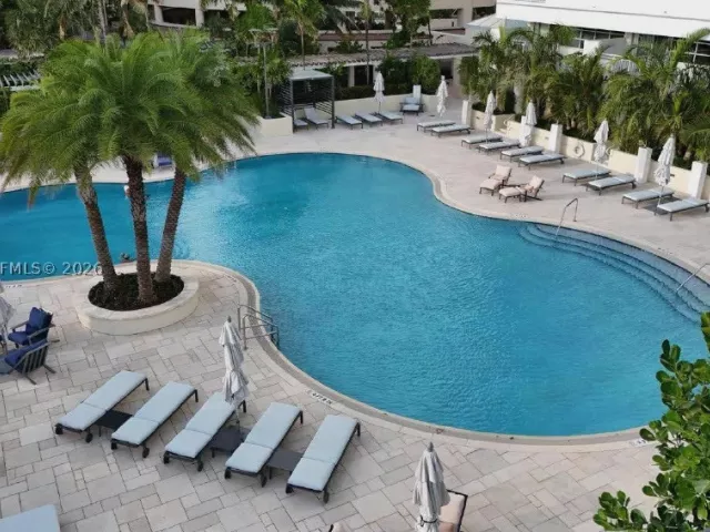 2-bedroom condo for sale in Miami Beach - 400 S Pointe Dr 2310 - MondialRealty