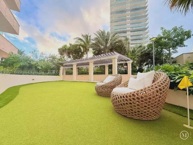 2-bedroom condo for sale in Miami Beach - 400 S Pointe Dr 2310 - MondialRealty