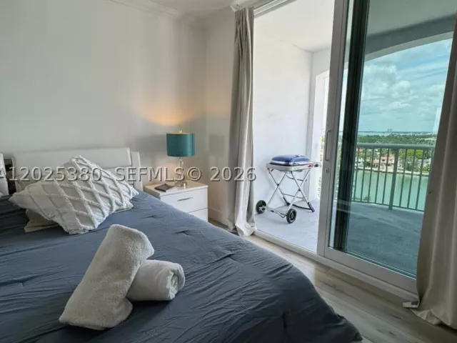2-bedroom condo for rent in Miami Beach - 5401 Collins Ave 920 - MondialRealty