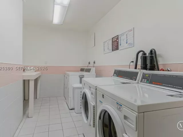 2-bedroom condo for rent in Miami Beach - 5401 Collins Ave 920 - MondialRealty