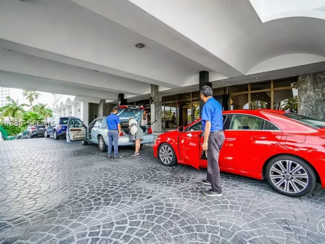 2-bedroom condo for rent in Miami Beach - 5401 Collins Ave 920 - MondialRealty