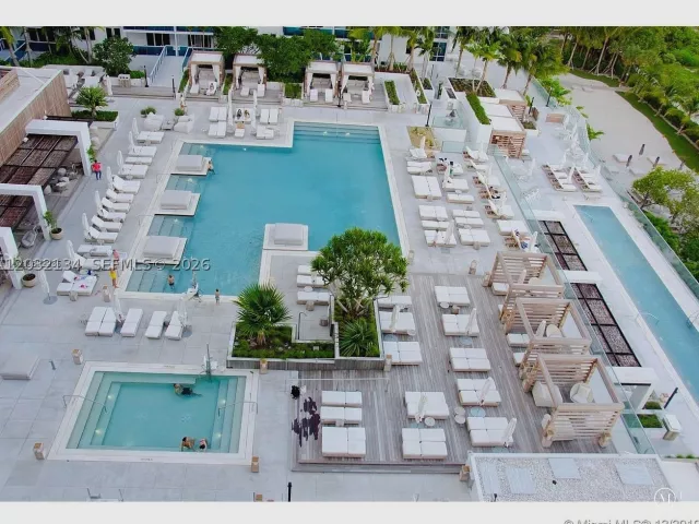 condo for rent in Miami Beach - 2301 Collins Ave 843 - MondialRealty