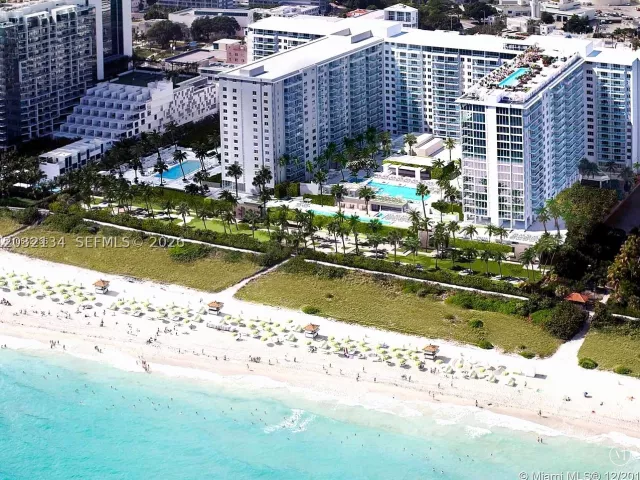 condo for rent in Miami Beach - 2301 Collins Ave 843 - MondialRealty